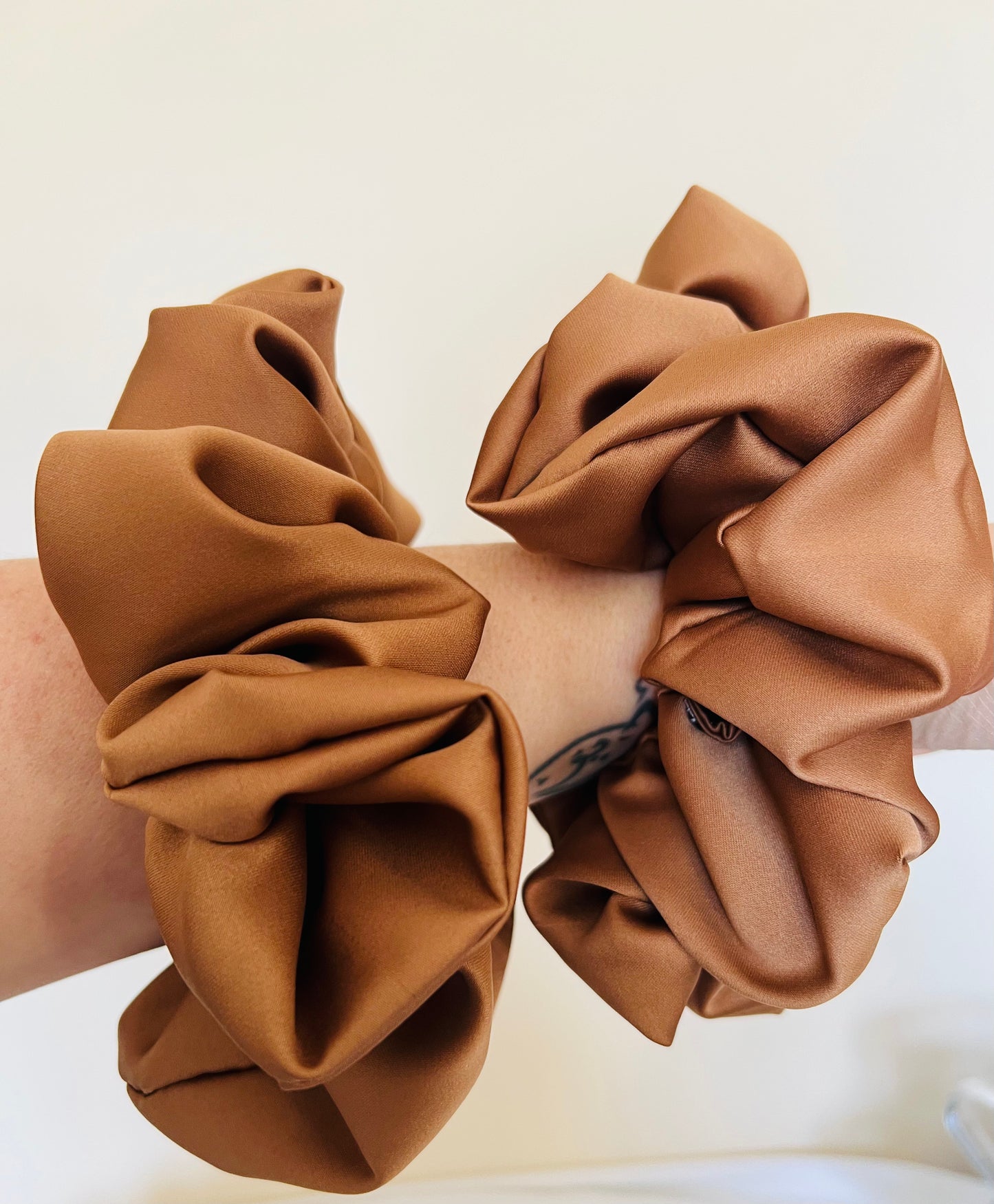 2Xl caramel scrunchie