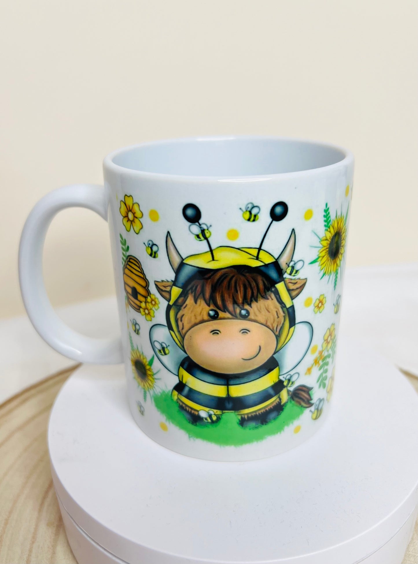 Cute highland cow bee mug